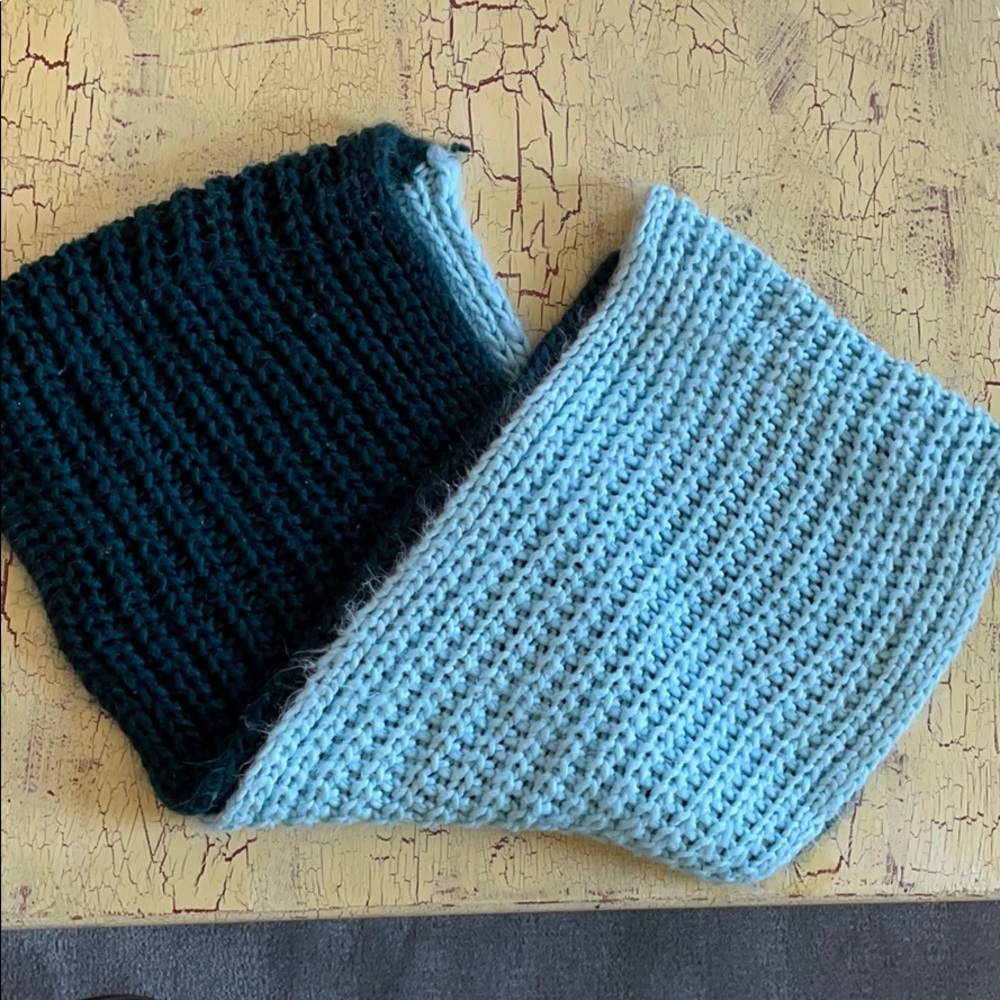 Two tone women’s infinity knit scarf. - Picture 3 of 4